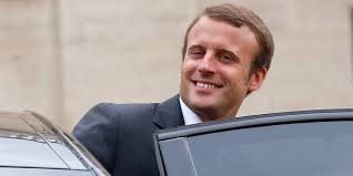 Macron walked up to the man and touched his arm for a photo op thinking he was a supporter. Frankreichs Neuer Wirtschaftsminister Ein Hegelianer In Paris Taz De