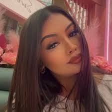 Kelly Deyo's Instagram, Twitter & Facebook