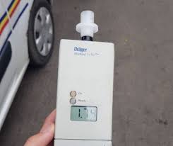 Poliţiştii de la poliţia oraşului chişineu criş au depistat în trafic o persoană care a condus autoturismul în timp ce se afla sub influenţa băuturilor alcoolice. Proiect De Lege Pentru È™oferii Prinsi Sub InfluenÅ£a BÄƒuturilor Alcoolice Cu Ce Vor Fi Dotate MaÈ™inile ContravenienÈ›ilor Evenimentul Zilei