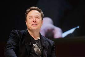 Elon Musk diz que Tesla vai começar a usar robôs humanoides no próximo ano - SIC Notícias