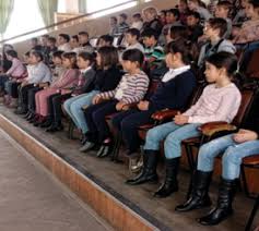 Tanarul liceu in trecut a fost o scola generala de cartier. Prichindeii De La Liceul Lucian Blaga ConstanÈa In CÄlÄtorie In Lumea Banilor Galerie Foto