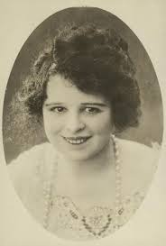 Who is Dot Farley dating? Dot Farley boyfriend, husband