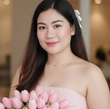 Isang kakaibang pagresponde ang ginawa ng mga awtoridad sa La Verne,  California nang sagipin nila ang isang batang oso na pagala-gala habang may  nakasuklob na plastic jug sa ulo.