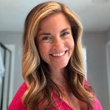 Jennifer Thrush's Instagram, Twitter & Facebook