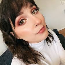 Kari Howe's Instagram, Twitter & Facebook