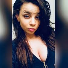 Holly Hannah's Instagram, Twitter & Facebook