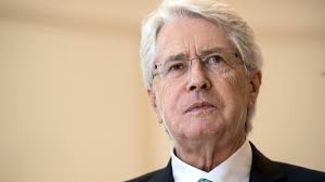 Join facebook to connect with tomáš elstner and others you may know. Frank Elstner Trotzt Parkinson Versuche Nicht In Selbstmitleid Zu Versinken Zdfheute