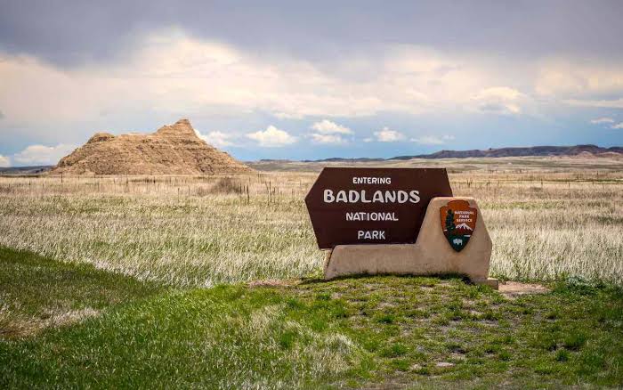 Badlands National Park: Stunning Scenery, Wildlife, and Essential Visitor  Info