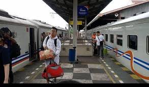 Saat Hendak Keluar Kota Menggunakan Kereta Api Luar Biasa 1 110 Calon Penumpang Ditolak Pt Kai
