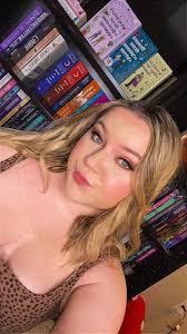 Hi ladies! I'm Mindy and I'm looking to make friends in RVA. Love dining,  movies, thrifting, wine….