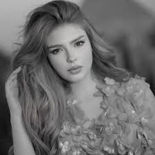 🎬【DramaBox】https://dramabox.onelink.me/dqUm/2xl1y57l  --------------------------------------------------------------------------------  蕭涵坐公交去參加哥哥的訂婚宴💔 —— 車上遇到不講理的老人，衝突導致車禍。 老人女兒吳欣然污蔑蕭涵是小三，卻不知自己正是 ...