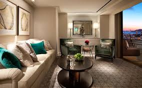 ما هي الستائر المناسبة لورق البيج 53 صورة ما لون الستائر يناسب الأثاث البني وأغطية الجدران باللون البيج والأصفر والبيج الفاتح