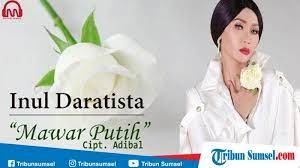 Mari dengarkan lagunya di bawah ini: Download Lagu Mp3 Mawar Putih Inul Daratista Lengkap Dengan Video Klip Dan Lirik Lagu Tribun Sumsel