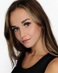 Randi Collins's Instagram, Twitter & Facebook