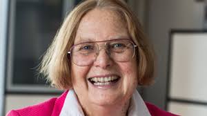 Barbara Bergström i röd dräkt