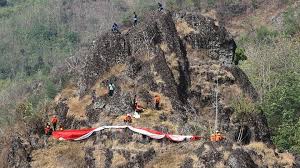 Senin, 17 agustus 2020 13:14. Pengibaran Bendera Di Atas Gunung Jelang Hut Ri Ke 75 Foto Tempo Co