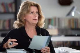 Il film è suddiviso in sedici episodi che raccontano i vizi, le paure e le debolezze degli italiani contemporanei. I Mostri Oggi Di Enrico Oldoini Nonsolocinema