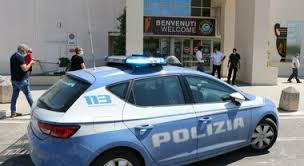 May 26, 2021 · sparatoria di massa questa mattina presto a san josé, in california.diverse le vittime, secondo quanto reso noto dall'ufficio dello sceriffo di santa clara con un tweet. Tentata Rapina Al Centro Commerciale Due Indagati Per La Sparatoria In Cui E Rimasto Ferito Un Cittadino Estraneo Ai Fatti