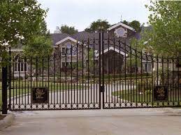 Now in this intimate vr experience, take a surreal ride on a cold winter night with sway calloway and eminem himself, witness detroit as never before as the two old friends swap stories, discuss dream and keep it 100. Michigan Mansion Once Owned By Eminem Is Back On The Market