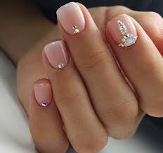 Los tips son utilizados actualmente en la mayoría de los diseños de uñas acrílicas decoradas debido a que la mayoría de las personas mantienen las uñas naturales cortas debido a que es relativamente difícil mantener las uñas largas. 10 Increibles Disenos Para Unas Cortas Mujer De 10 Guia Real Para La Mujer Actual Enterate Ya Manicura De Unas Manicura Para Unas Cortas Unas De Maquillaje