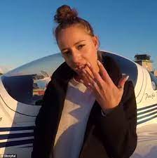 Katherine wareham, bordignon's girlfriend went on a plane ride with him, and when he pretended the plane had engine failure it terrified her. Amateur Pilot Proposes By Faking Engine Failure Daily Mail Online