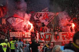Ar (alarmstufe rot) azzuro düsseldorf; Fortuna Dusseldorf Wieder Pyrotechnik Im Fanblock Gezundet Express De