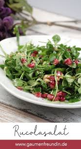 Quinoasalat Mit Granatapfel Rucola Feldsalat Und Walnussen Rezept Rucola Granatapfel Feldsalat