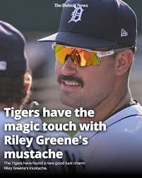 THREESLEY in the second quarter! #DetroitBasketball