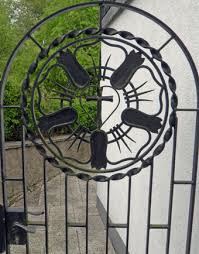 Jump to navigation jump to search. Tor Zum Kirchgarten Zeigt Die Lutherrose Waterbolles
