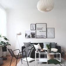 Die Schonsten Wohnaccessoires Mobel In Grauen Nuancen Wohnzimmer Einrichten Wohnzimmer Gestalten Haus Deko