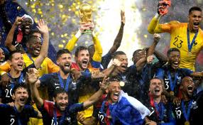 بطل مونديال 1998، بطل يورو 2000، وصيف مونديال 2006، وصيف يورو 2016، ثم عودة لمنصة المجد في 2018،.وثائقي يكشف أسرار اللقب الفرنسي في مونديال روسيا. ÙƒÙ„ Ù…Ø§ ØªØ±ÙŠØ¯ Ù…Ø¹Ø±ÙØªÙ‡ Ø¹Ù† Ø£Ø¨Ø·Ø§Ù„ Ø§Ù„Ø¹Ø§Ù„Ù… Ù…Ù†ØªØ®Ø¨ ÙØ±Ù†Ø³Ø§