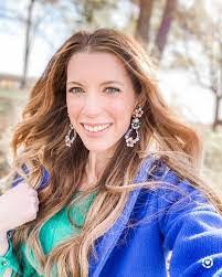 Carrie Ballinger's Instagram, Twitter & Facebook