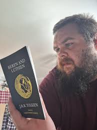 Welcome to the People's Friend Book Group! Here, we will discuss our  favourite novels, what we're reading now, and share our recommendations  with each other for your next great read! From enchanting