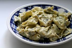 Une Sauce A La Creme Et Au Basilic Pour Des Raviolis Au Pesto Orphelins Miss Blemish Blog Lifestyle Inspirant Souriant Pesto Sauce A La Creme Alimentation