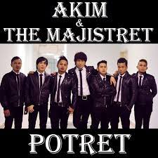 Terangi malamku dengan syiar indahmu / menenun kasih dalam sepi yang te. Akim And The Majistret Potret Playlist By Izzah Najihah24 Spotify