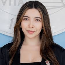 Daisy Navarrete's Instagram, Twitter & Facebook