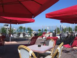 La plage de lalaria est sans conteste l'endroit le plus emblématique et le plus prisé de l'île de skiathos, puisqu'elle fait partie des plus belles plages du pays ! Bar De La Plage Merville Franceville Plage Normandie Urlaub Frankreich