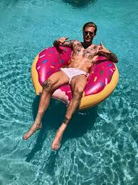 Urlaub sicher & flexibel bis 50% günstiger buchen. Loris Karius After Workout Chillin Pool Miami Southbeach Lk1 Facebook