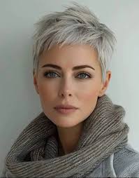 Hi my name's Amanda & I'm looking for new clients who want to spice up  their look and have some fun along the way! Whether you're dreaming of a  bold color, a