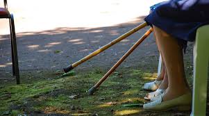 Les métiers des services à la personne sont variés. Les Metiers Du Soin Et D Aide Aux Personnes Agees Createurs D Emplois Emploipublic