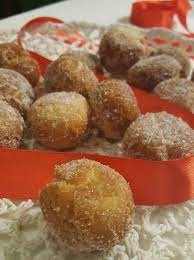 I dolci di carnevale classici, tra cui sanguinaccio, fritole e krapfen, si prestano anche a varianti vegane e gluten free altrettanto golose e irresistibili. Castagnole Di Carnevale Senza Uova Le Dolci Pagnotte