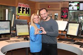 Rtl moderatorin jennifer knäble heiratet auf mallorca felix moese. Rtl Moderatorin Jenny Knable Und Ffh Moderator Felix Moese Heiraten