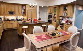 Tv Kitchens To Love Modern Family Modern Family Kitchen Modern Family House Modern Kitchen Design