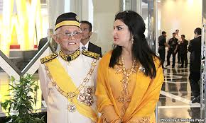 Datuk seri najib razak congratulating tan sri abdul taib mahmud and puan sri ragad waleed alkurdi at their wedding reception in kuching yesterday. Malaysiakini Isteri Hadiahkan Taib Mahmud Bentley Rm1 5 Juta