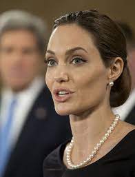Actress Angelina Jolie Shares Story Of Her Double Mastectomy Angelina Jolie Actresses Celebrities