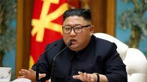 正日 ，当时的党内排名也仅次于包括总书记金正日在内的五位中央政治局常委，被认为是承继政权的 民主主义人民共和国元帅军衔 11 。 金正恩有两个大学学位： 金日成综合大学 的物理学学位和 金日. é‡'æ­£æ© æœé²œé¢†å¯¼äºº ç—…å± è¯´çš„æ¥é¾™åŽ»è„‰ Bbc News ä¸­æ–‡