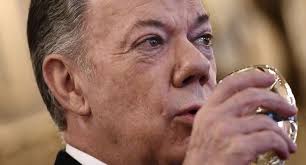 Crítica de Luis Carlos Vélez a libro de Juan Manuel Santos