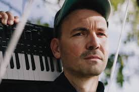 Más electrónico, más folk urbano, siempre David Goodman