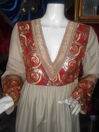 العباءة الشرقية آخر موضة لحفلات الاستقبال والسهرة – S A N A