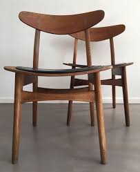 For Sale Pair Of Ch30 Dining Chairs By Hans Wegner For Carl Hansen Son 1950s Dining Chairs Retro Dining Table Ercol Dining Table